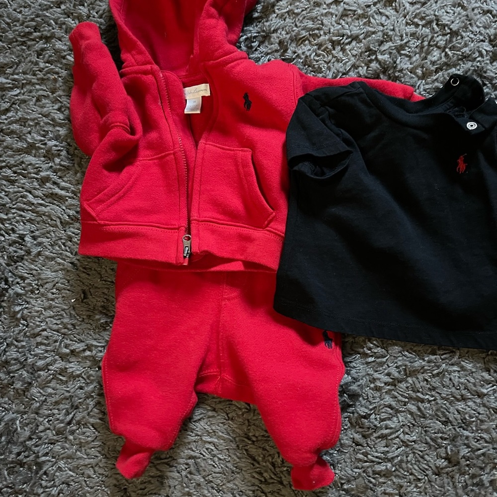 EUC polo sweatsuit size 0-3 months